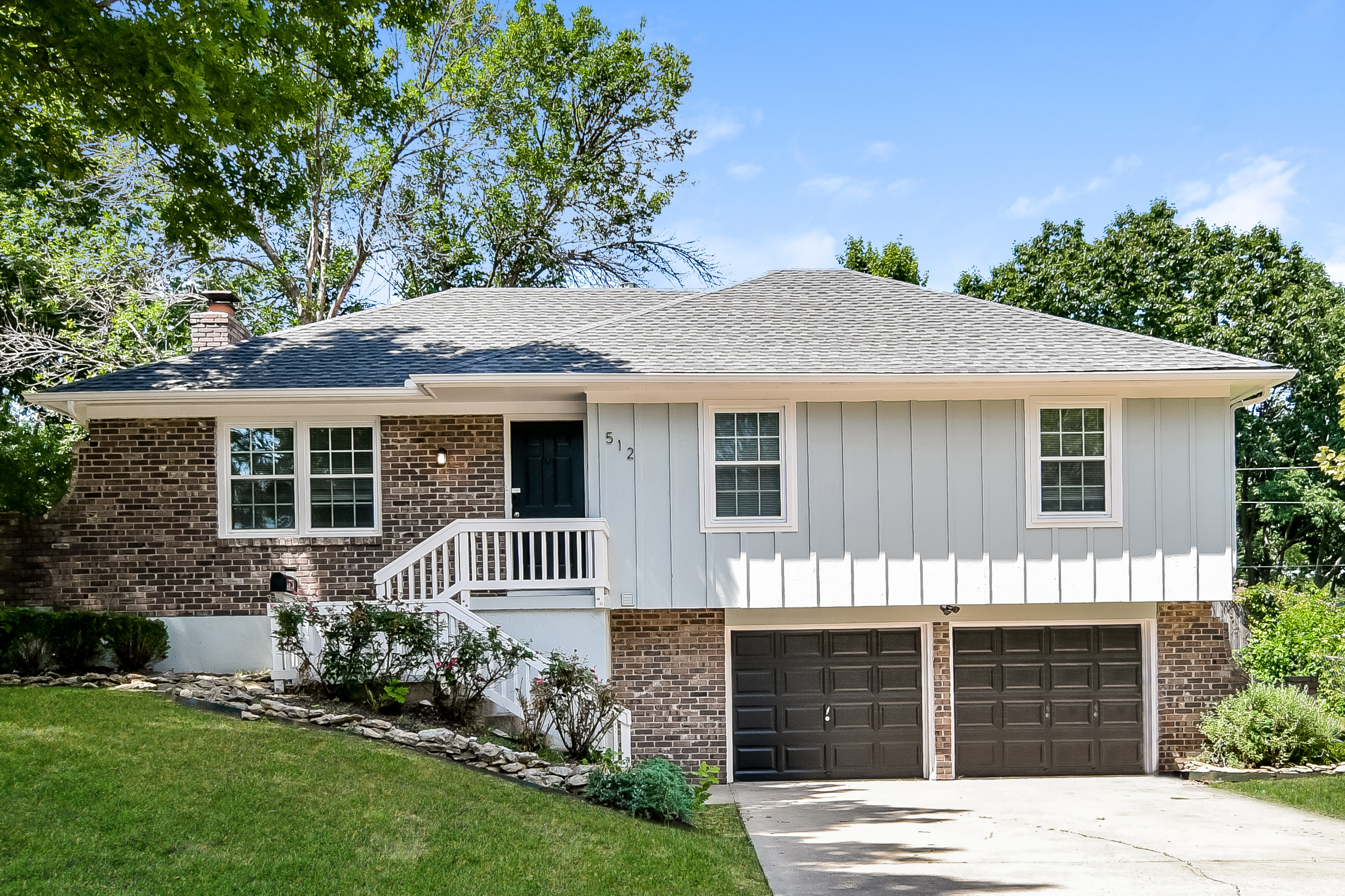 512 HARGIS LN BELTON, MO 64012